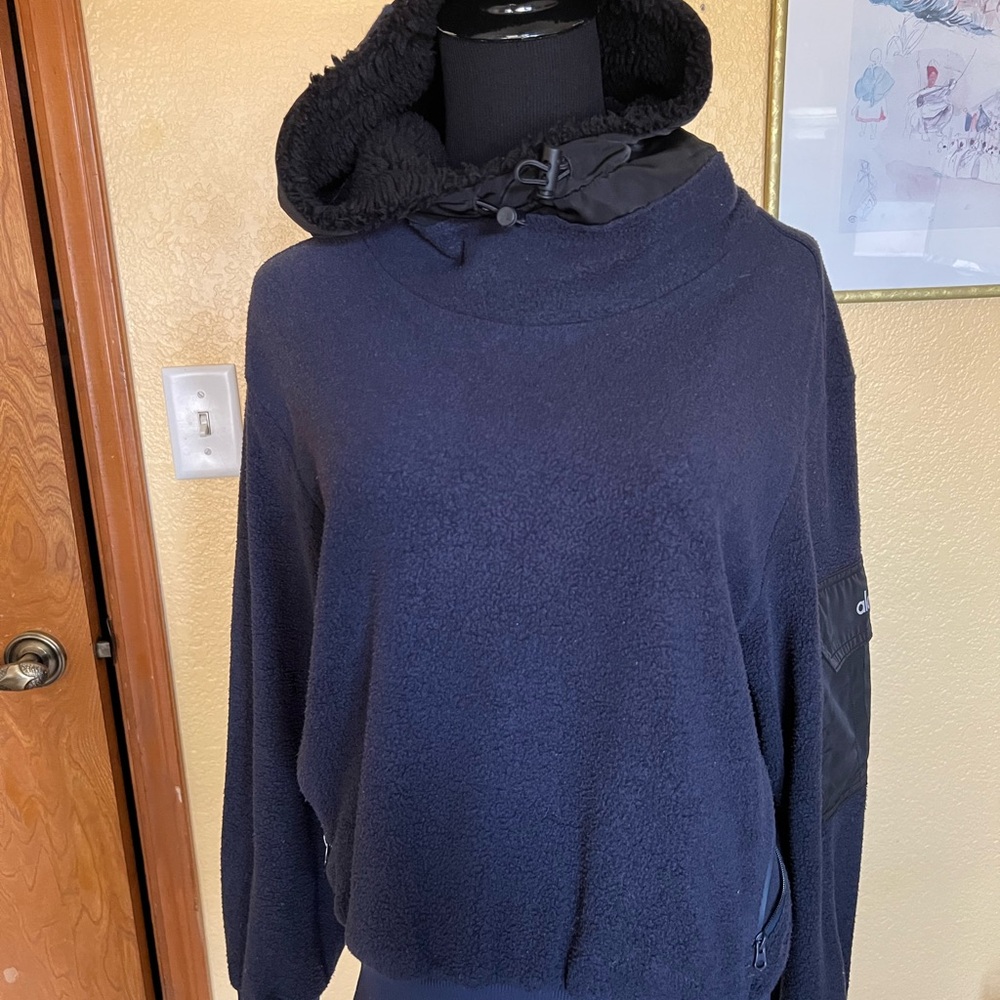 Alo yoga Women's Navy Blue hoodie size XS
